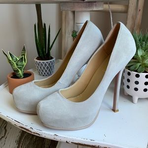Yves Saint Laurent Light Gray Suede Platform Pumps